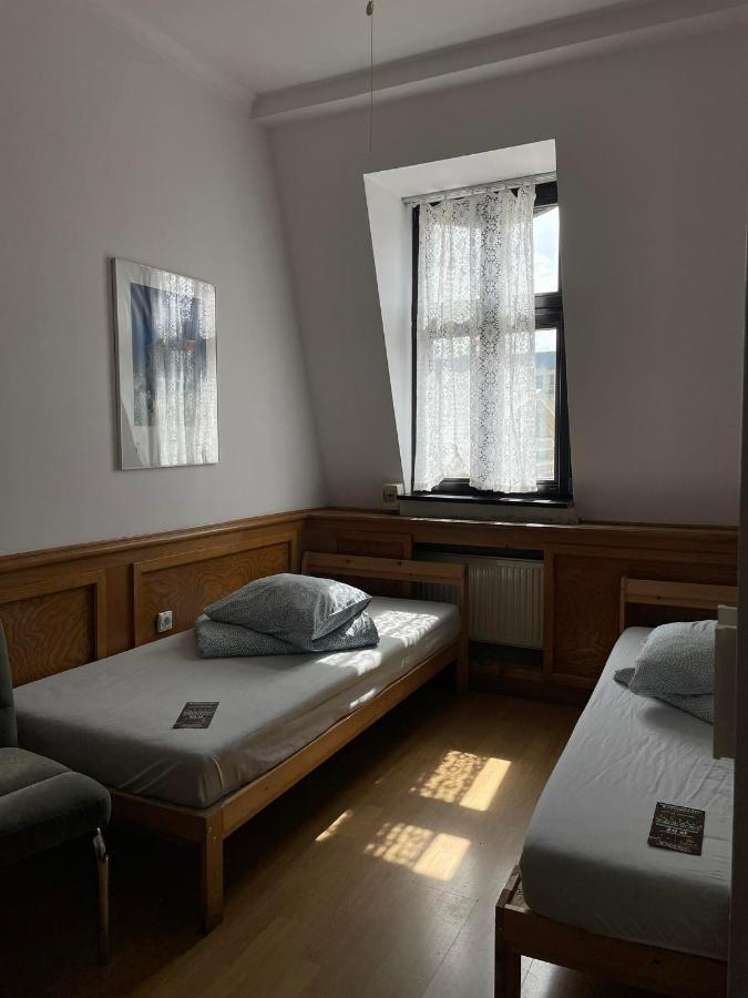 Hostel Kamienica Rynek 7 كاتوفيتسه المظهر الخارجي الصورة