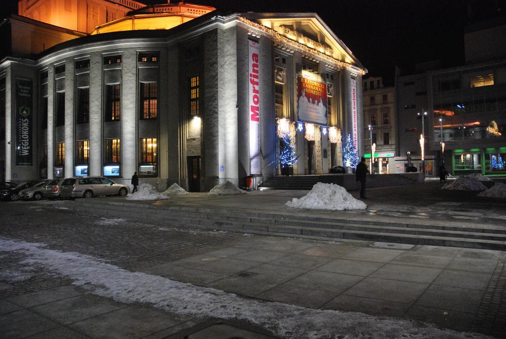 Hostel Kamienica Rynek 7 كاتوفيتسه المظهر الخارجي الصورة