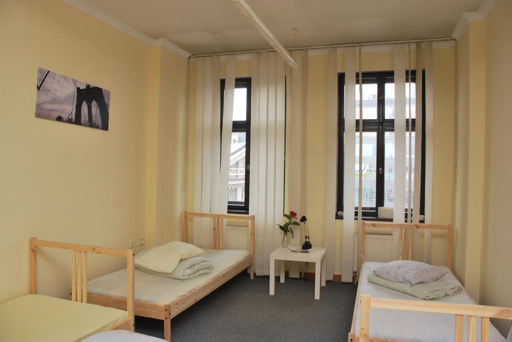 Hostel Kamienica Rynek 7 كاتوفيتسه الغرفة الصورة