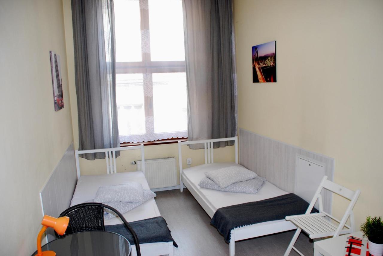 Hostel Kamienica Rynek 7 كاتوفيتسه المظهر الخارجي الصورة