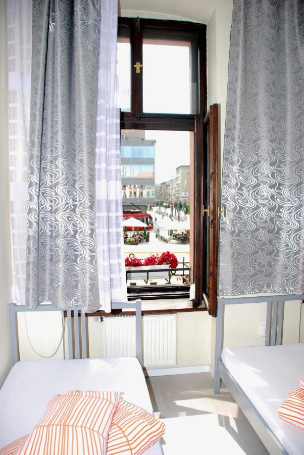 Hostel Kamienica Rynek 7 كاتوفيتسه المظهر الخارجي الصورة