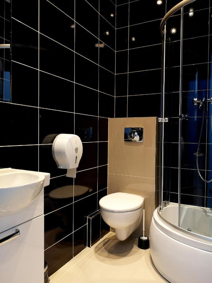 Hostel Kamienica Rynek 7 كاتوفيتسه المظهر الخارجي الصورة
