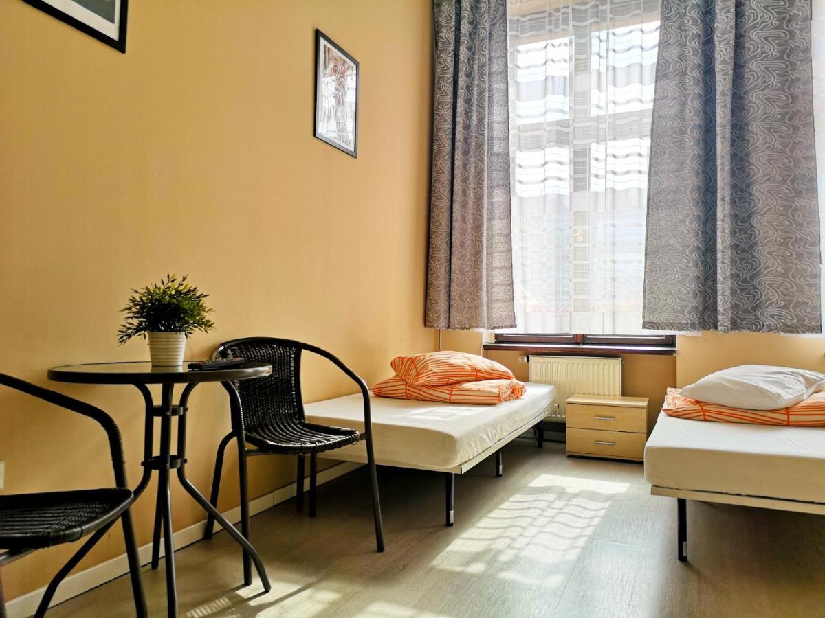 Hostel Kamienica Rynek 7 كاتوفيتسه المظهر الخارجي الصورة