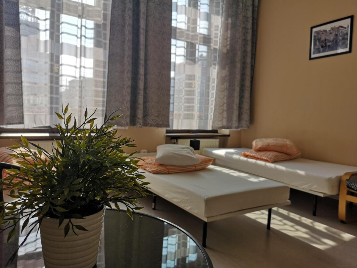 Hostel Kamienica Rynek 7 كاتوفيتسه المظهر الخارجي الصورة